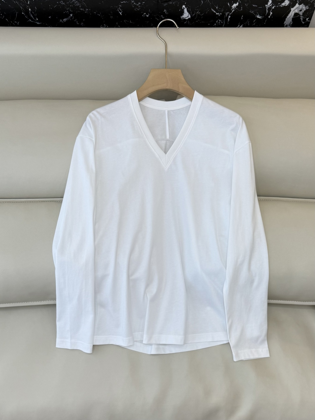 NO:655390,BS1020#New top P original design solid color long-sleeved T-shirt black white SMLXL,,tees,t-shirt,alexander wang19860909BS1020#新款上衣P 原创设计 纯色长袖T恤 黑色 白色 SMLXL,,tees，t-shirt,alexander wang,Women's clothing