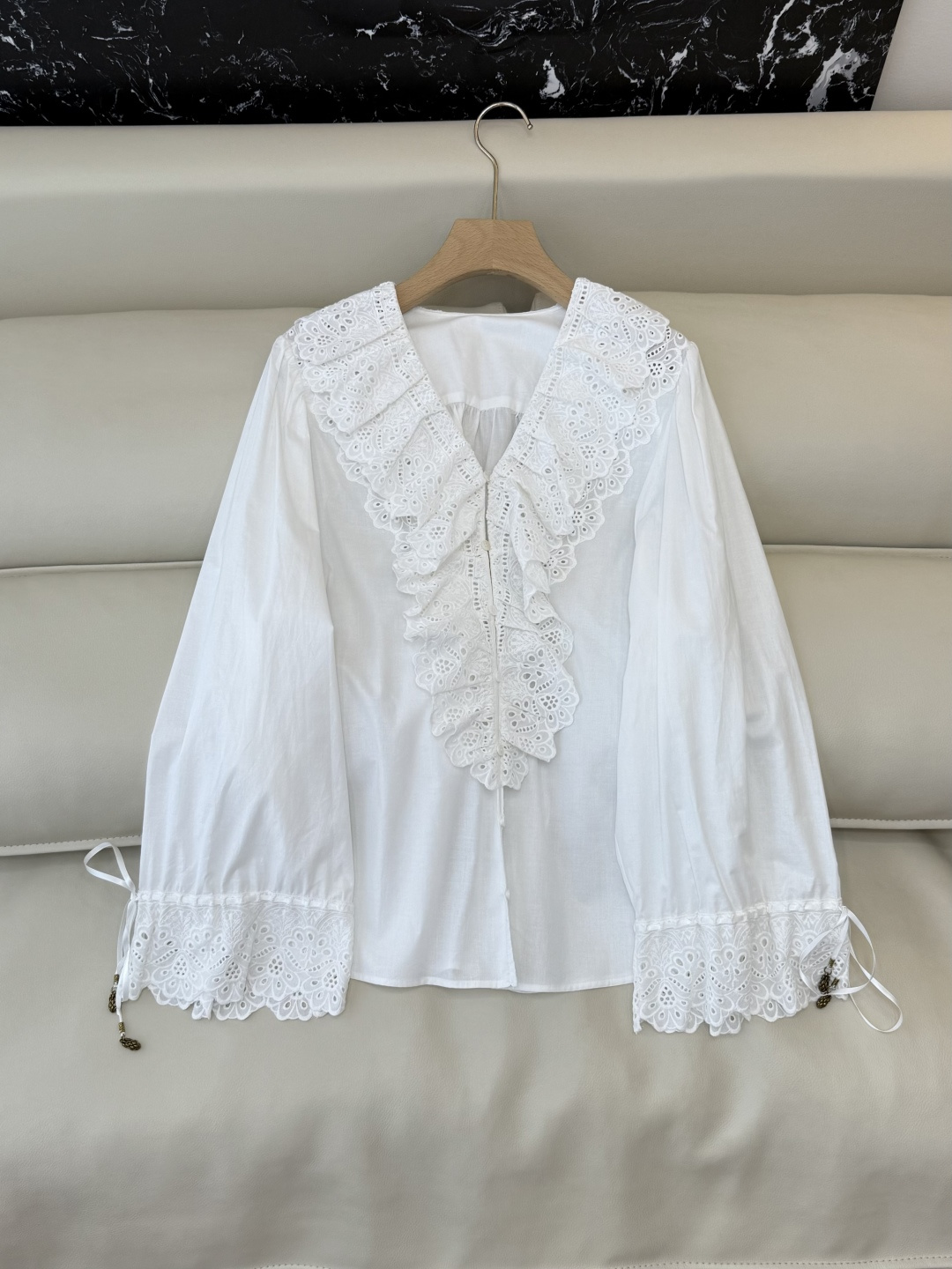 NO:655477,BS1037# New Shirt P Chloe Heavy Lace Hollow Embroidery Long Sleeve Shirt White SMLXL,,chloe,loewe,shirts,alexander wang19860909BS1037#新款衬衫P Chloe 重工蕾丝镂空绣花长袖衬衫 白色 SMLXL,,chloe,loewe,shirts,alexander wang,Women's clothing