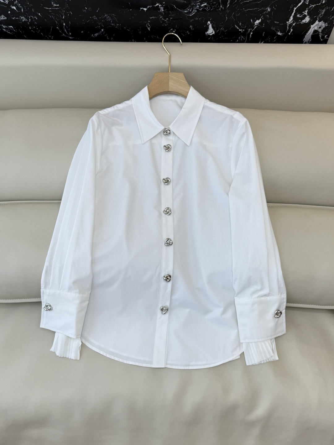 NO:655467,BS1049# New shirt, flower metal button, long-sleeved shirt, white SMLXL,,shirts,alexander wang19860909BS1049#新款衬衫 花朵金属扣 长袖衬衫 白色 SMLXL,,shirts,alexander wang,Women's clothing