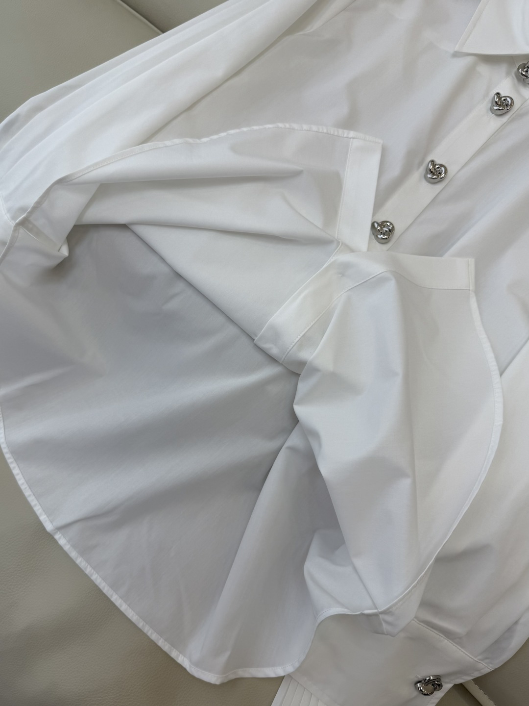 BS1049#新款衬衫。 花朵金属扣 长袖衬衫 白色 SMLXL