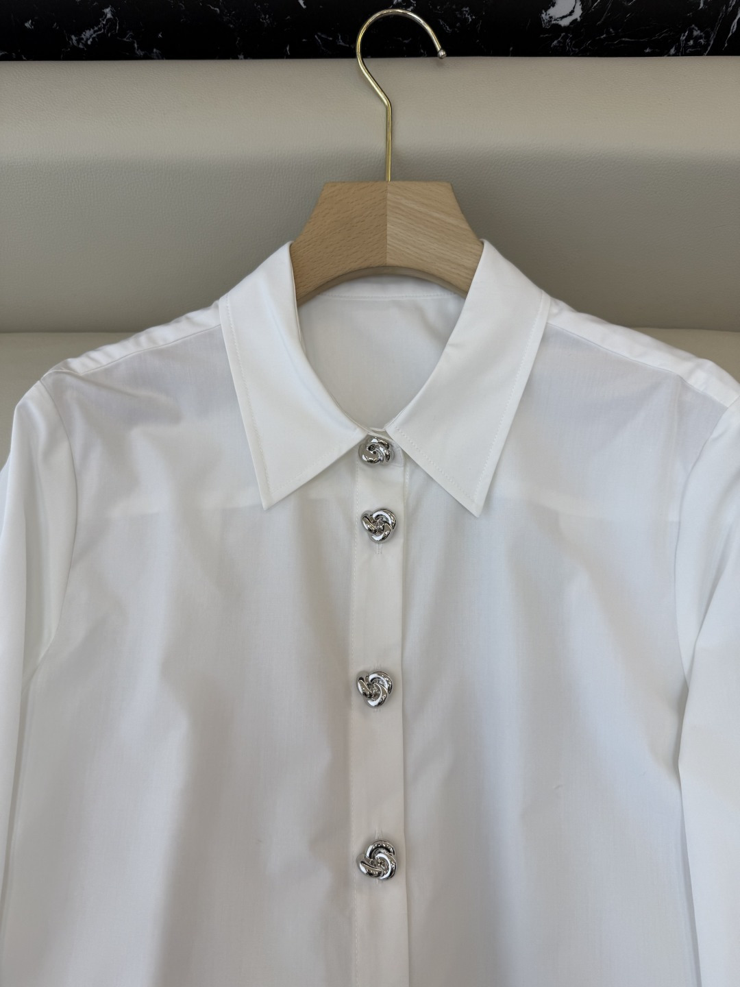 BS1049#新款衬衫。 花朵金属扣 长袖衬衫 白色 SMLXL