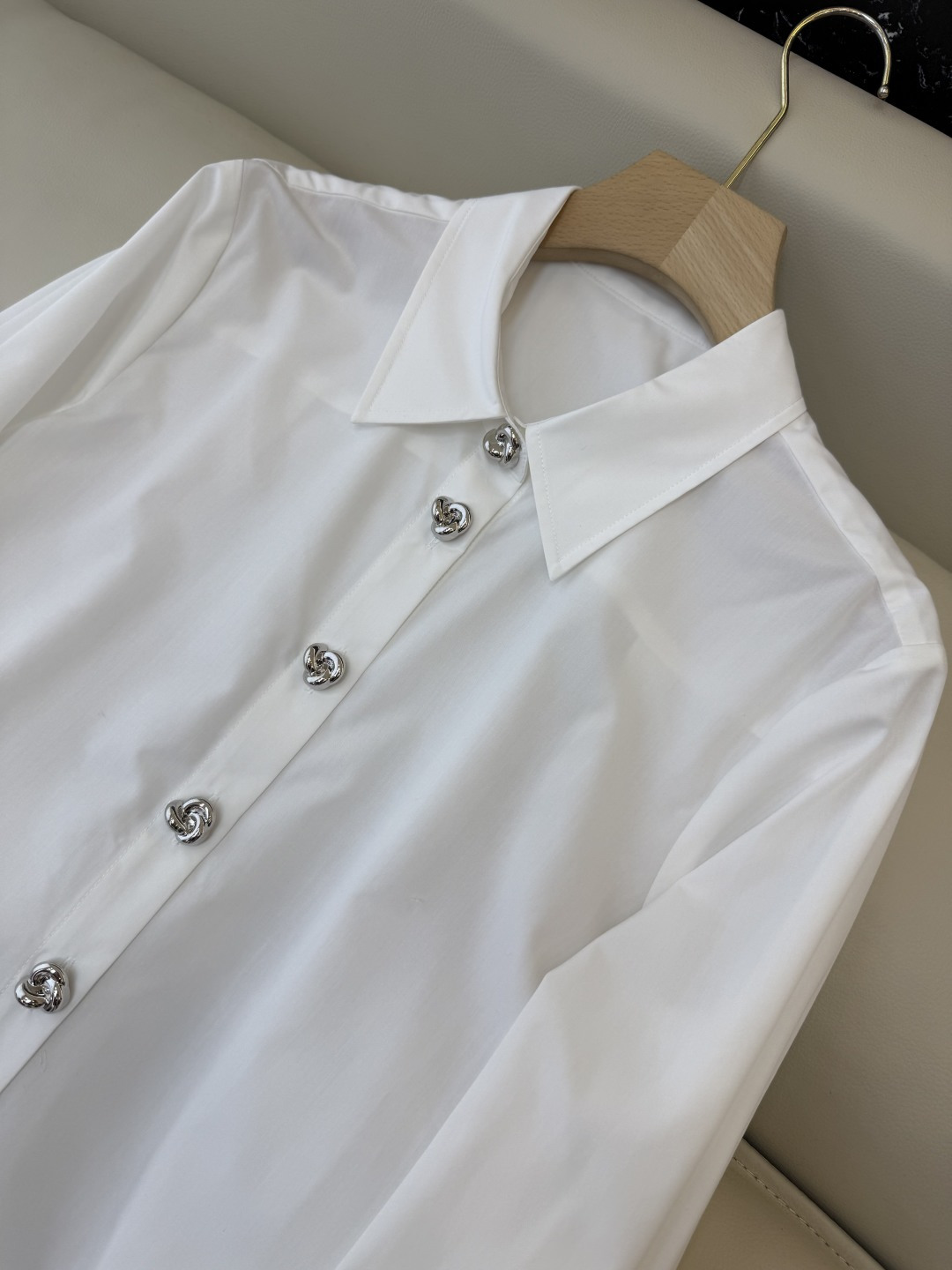 BS1049#新款衬衫。 花朵金属扣 长袖衬衫 白色 SMLXL