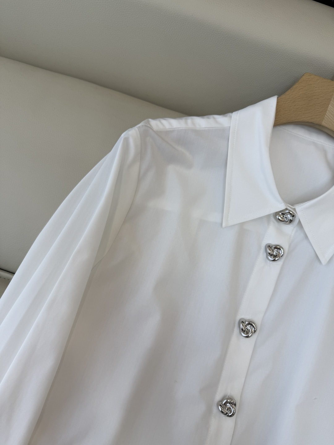 BS1049#新款衬衫。 花朵金属扣 长袖衬衫 白色 SMLXL