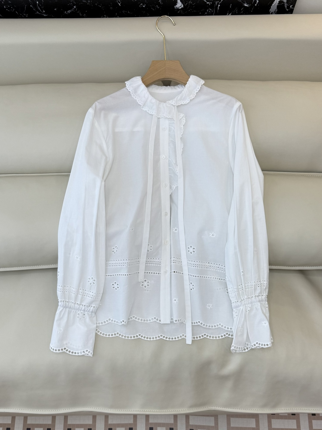 NO:655460,BS1046 new shirt, hollow lace embroidery, long-sleeved shirt, white SMLXL,,shirts,alexander wang19860909BS1046新款衬衫 镂空蕾丝绣花 长袖衬衫 白色 SMLXL,,shirts,alexander wang,Women's clothing