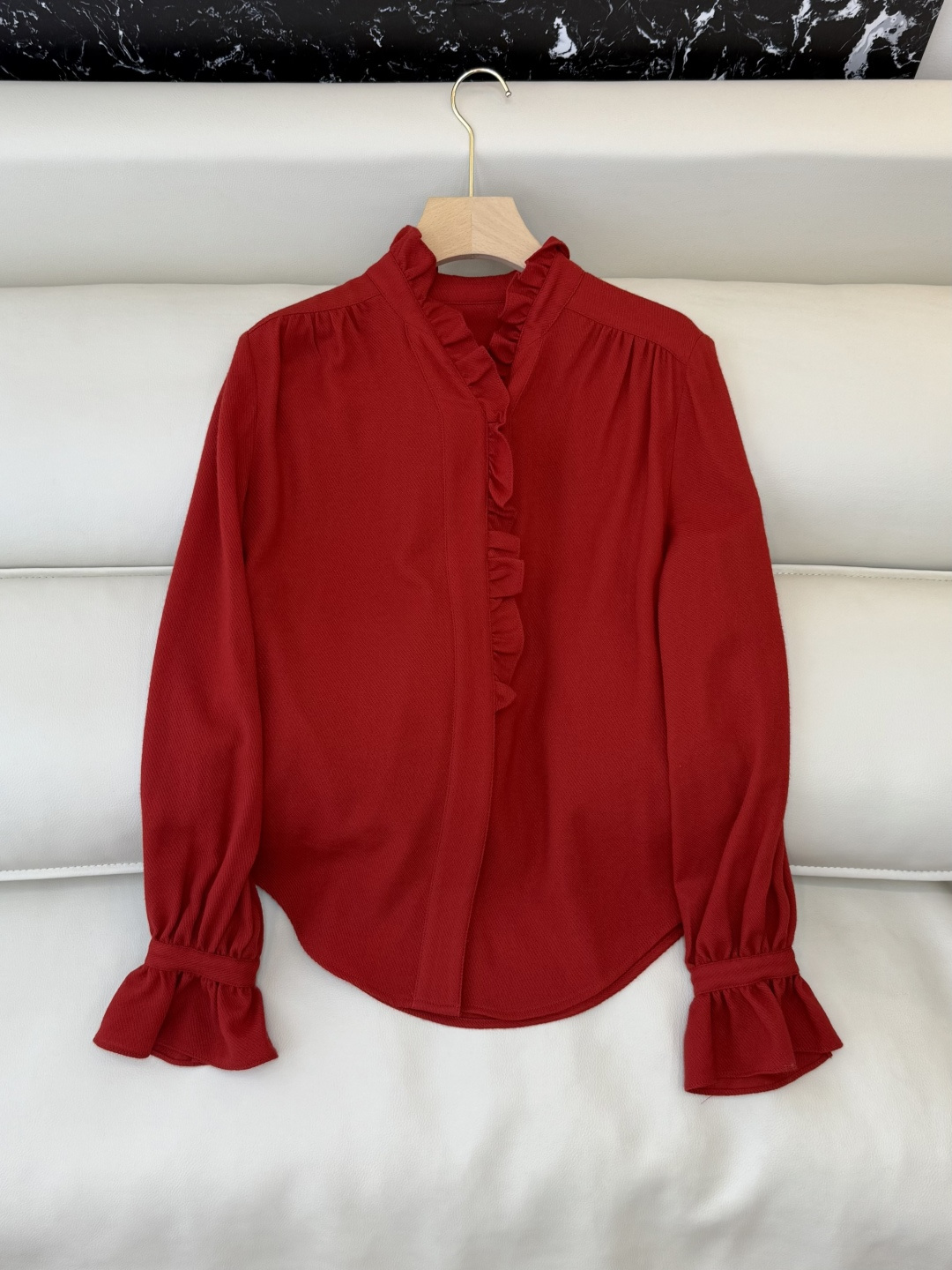 NO:655439,BS1042# New Shirt Ruffled Long Sleeve 70 Wool Shirt Red White SMLXL,,shirts,alexander wang19860909BS1042#新款衬衫 荷叶边 长袖70羊毛 衬衫 红色 白色 SMLXL,,shirts,alexander wang,Women's clothing