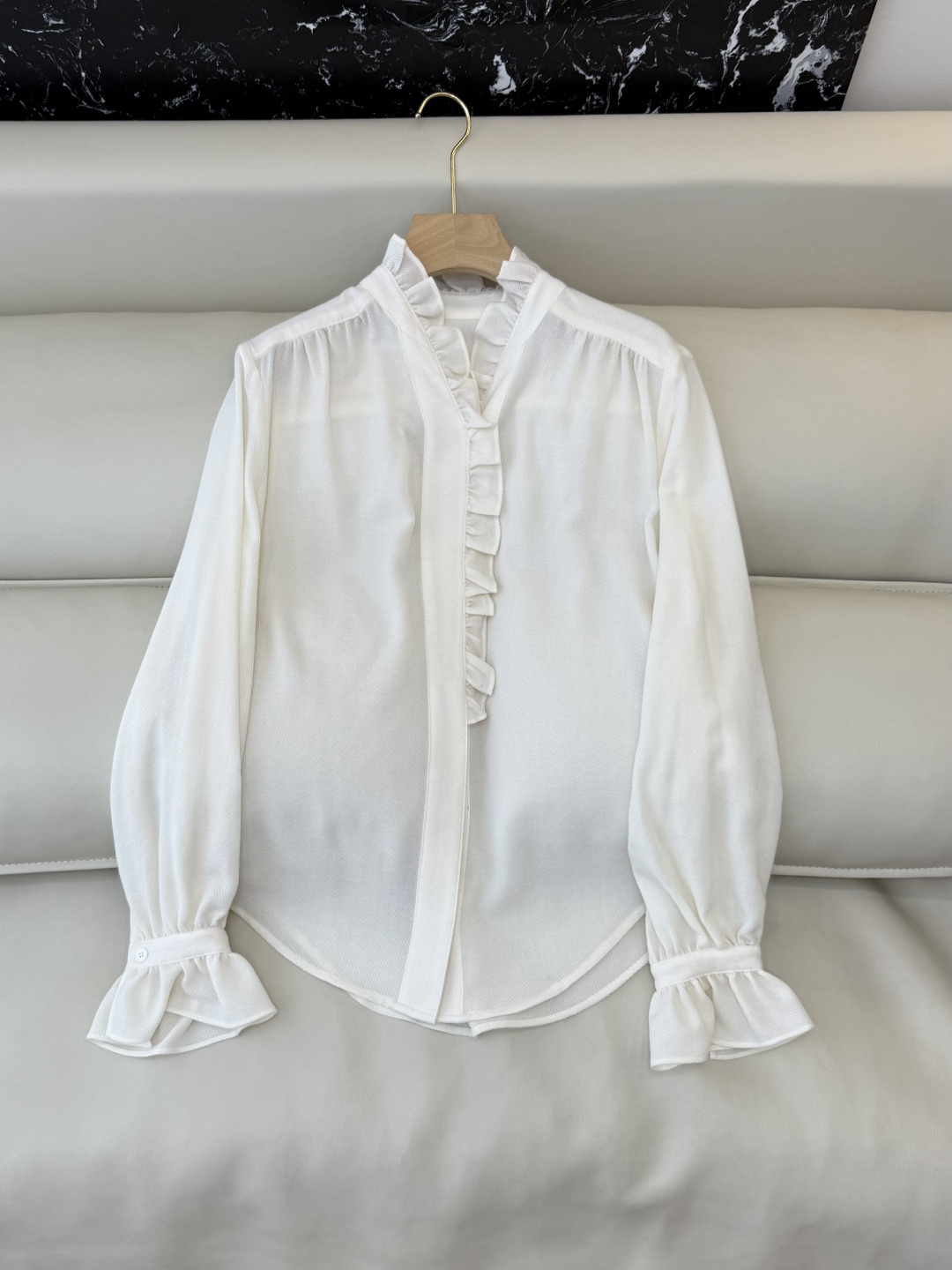 NO:655449,BS1042# New Shirt Ruffled Long Sleeve 70 Wool Shirt Red White SMLXL,,shirts,alexander wang19860909BS1042#新款衬衫 荷叶边 长袖70羊毛 衬衫 红色 白色 SMLXL,,shirts,alexander wang,Women's clothing