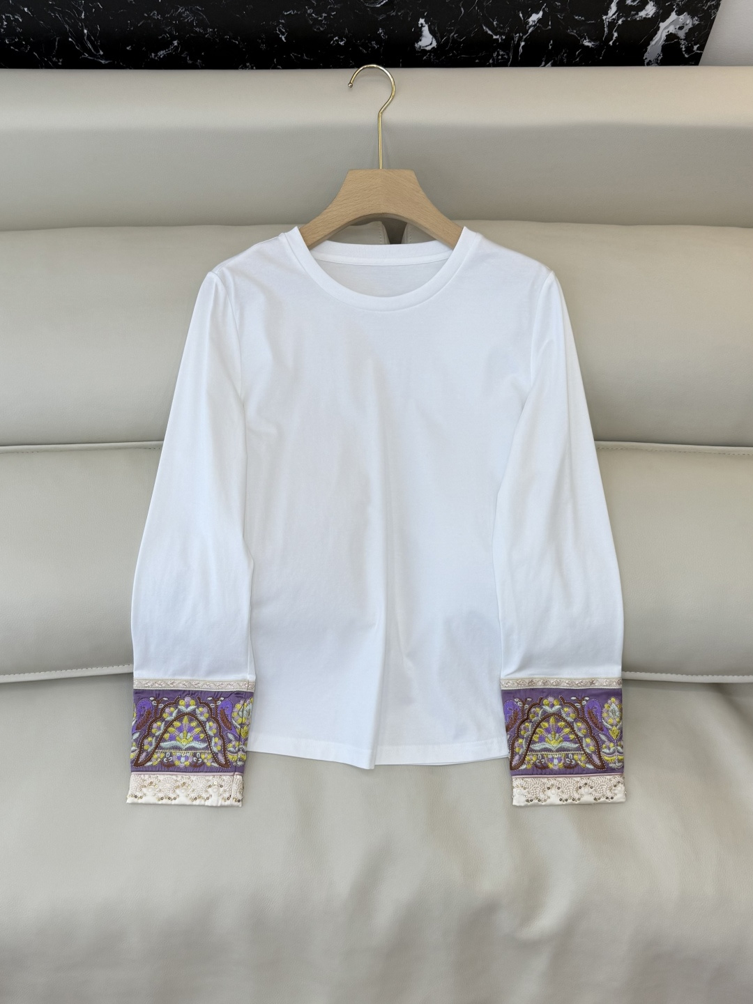 NO:655427,BS1023# New top, Chinese style embroidered long-sleeved T-shirt top, black white, SMLXL,,tees,t-shirt,alexander wang19860909BS1023#新款上衣 国风 刺绣长袖T恤上衣 黑色 白色 SMLXL,,tees，t-shirt,alexander wang,Women's clothing