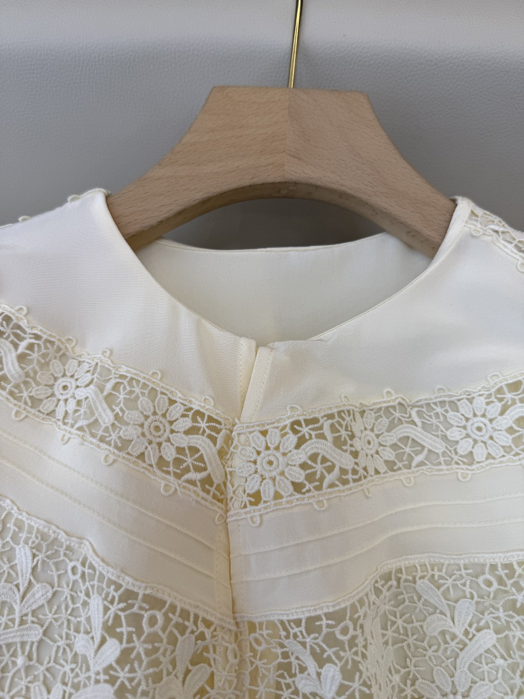 BS1032#新款衬衫💕Chloe 100% 真丝 蕾丝花边长袖米杏色衬衫 SMLXL