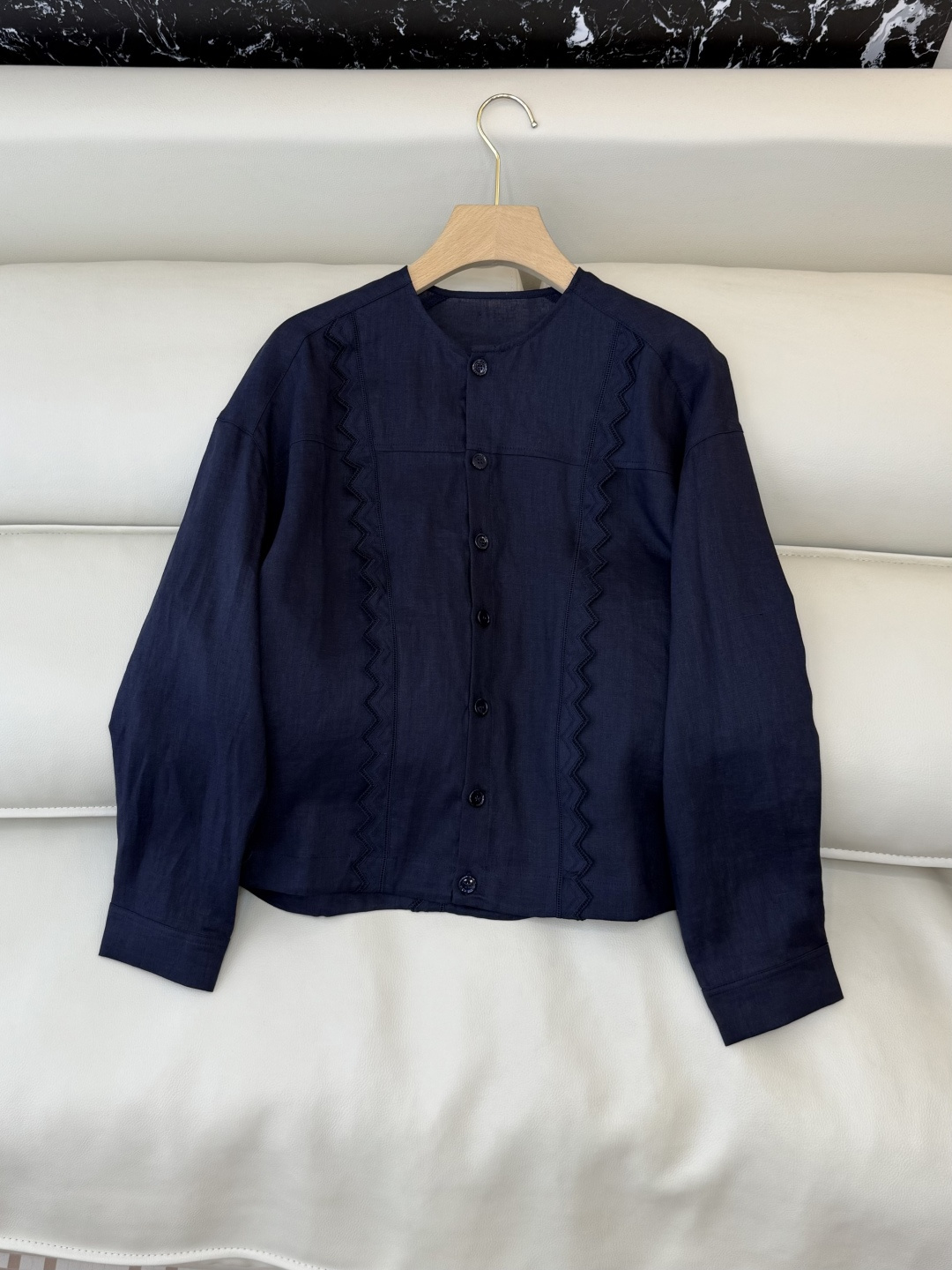 NO:655405,BS1022# new shirt zim fungus linen long-sleeved shirt navy blue white SMLXL,,shirts,alexander wang19860909BS1022#新款衬衫 zim 木耳边 亚麻 长袖衬衫 藏青色 白色 SMLXL,,shirts,alexander wang,Women's clothing