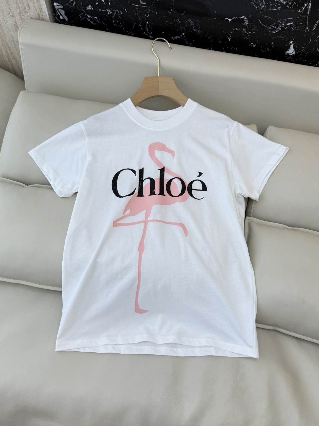 NO:657077,CK036# New T-shirt Chloe's latest hot style flamingo printed letter logo short-sleeved T-shirt two colors SML,,chloe,loewe,T-shirt,tees,t-shirt,alexander wang19860909CK036#新款T恤 Chloe 最新爆款 火烈鸟印花字母logo 短袖T恤 两色 SML,,chloe,loewe,T-shirt,tees，t-shirt,alexander wang,Women's clothing