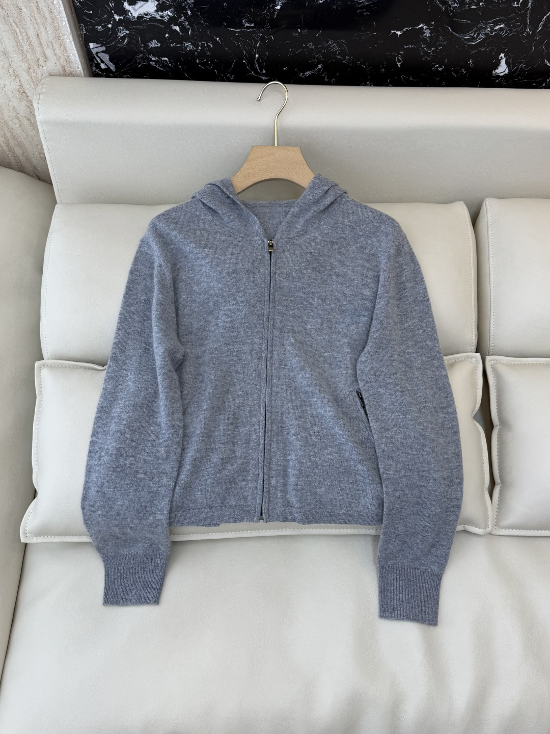 NO:657093,DM001# New sweater Theory hooded cashmere long-sleeved cashmere sweater black gray white ML,,sweaters,hats,alexander wang19860909DM001#新款毛衣 Theory 带帽 山羊绒 长袖羊绒毛衣 黑色 灰色 白色 ML,,sweaters,hats,alexander wang,Women's clothing