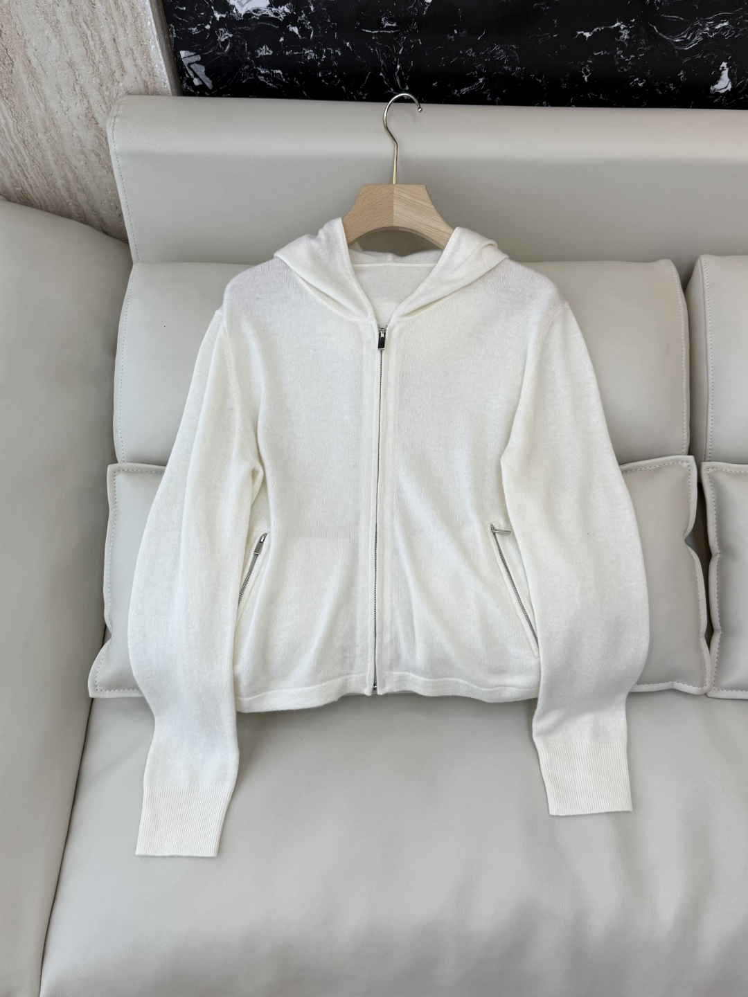 NO:657083,DM001# New sweater Theory hooded cashmere long-sleeved cashmere sweater black gray white ML,,sweaters,hats,alexander wang19860909DM001#新款毛衣 Theory 带帽 山羊绒 长袖羊绒毛衣 黑色 灰色 白色 ML,,sweaters,hats,alexander wang,Women's clothing