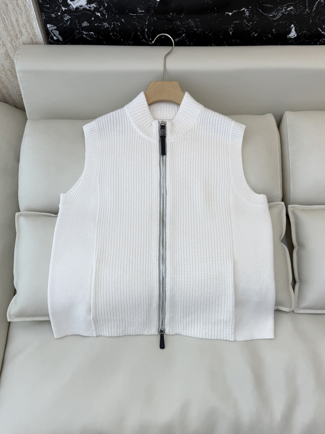 NO:657092,DM005# New Sweater P BC Heavy Industry Chain Decoration Cashmere Vest Jacket Dark Gray Brown White ML,,jackets & coats,sweaters,alexander wang19860909DM005#新款毛衣P BC 重工链条装饰 山羊绒 马甲外套 深灰色 棕色 白色 ML,,jackets & coats,sweaters,alexander wang,Women's clothing