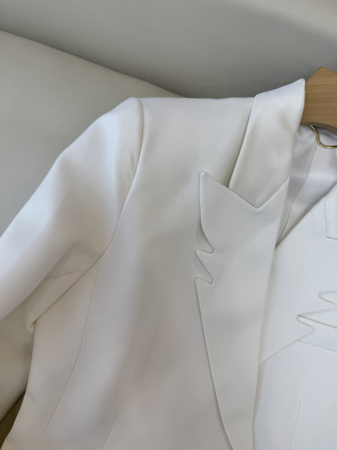 XZ0137#新款外套🌾YSL 天使之翼造型领 80%羊毛 双排扣 长款 西装外套 黑色 白色 SMLX