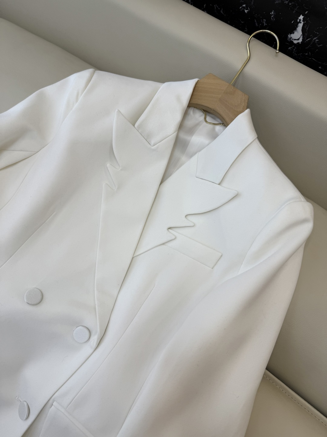 XZ0137#新款外套🌾YSL 天使之翼造型领 80%羊毛 双排扣 长款 西装外套 黑色 白色 SMLX