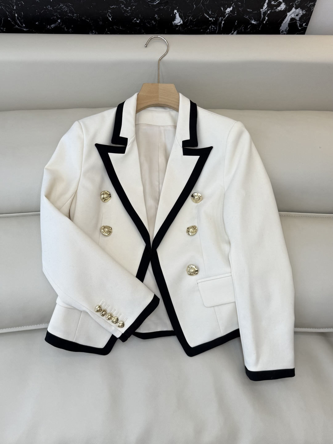 NO:656993,XZ0128# New suit jacket Balmain gold buttons double-breasted slimming contrast design white suit SMLXL,,balmain,jackets & coats,business suit,alexander wang19860909XZ0128#新款西装外套 Balmain 金扣子 双排扣 显瘦 撞色设计 白西装 SMLXL,,balmain,jackets & coats,business suit,alexander wang,Women's clothing