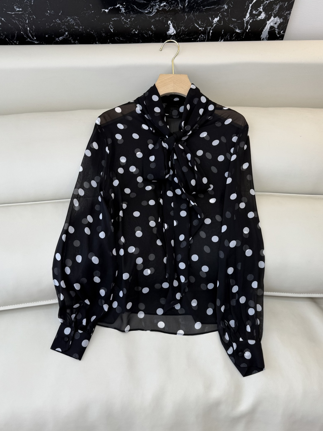 NO:657004,XZ0126# new shirt YSL silk bow long-sleeved shirt black polka dot color SMLXL,,saint laurent,shirts,real silk,alexander wang19860909XZ0126#新款衬衫 YSL 真丝 蝴蝶结 长袖衬衫 黑色 波点色 SMLXL,,saint laurent,shirts,real silk,alexander wang,Women's clothing