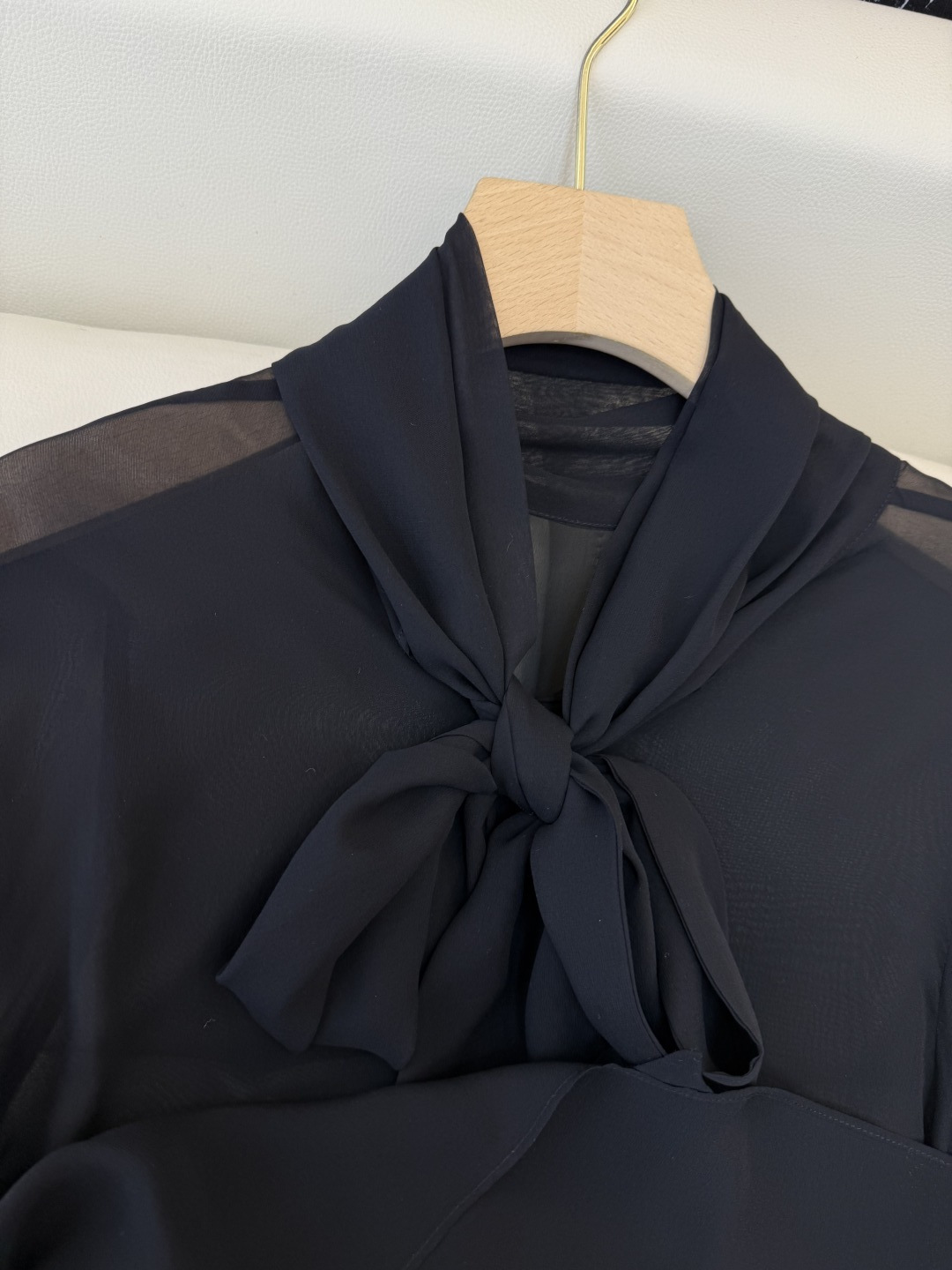 XZ0126#新款衬衫🌾YSL 100% 真丝 蝴蝶结 长袖衬衫 黑色 波点色 SMLXL