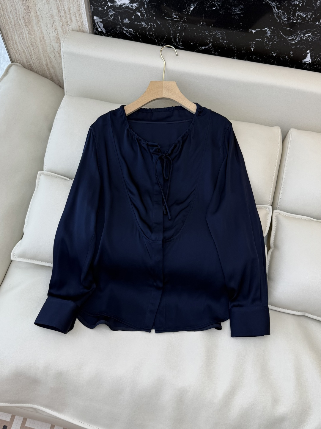 NO:657018,QG7971# new shirt Loewe top version silk mulberry silk long-sleeved shirt white 36-42,,loewe,shirts,real silk,alexander wang19860909QG7971#新款衬衫 Loewe 顶级版 真丝桑蚕丝 长袖衬衫 白色 36-42,,loewe,shirts,real silk,alexander wang,Women's clothing