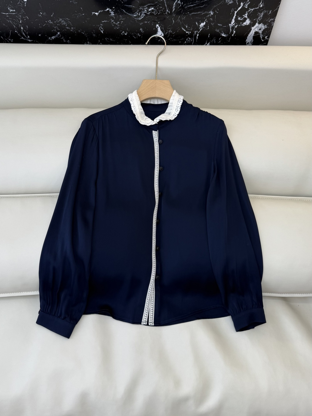 NO:657034,QD7961# New Shirt 95 Silk Palace Lace Collar Long Sleeve Shirt Navy Blue White SMLXL,,shirts,real silk,alexander wang19860909QD7961#新款衬衫 95真丝 宫廷蕾丝花边领 长袖衬衫 藏青色 白色 SMLXL,,shirts,real silk,alexander wang,Women's clothing