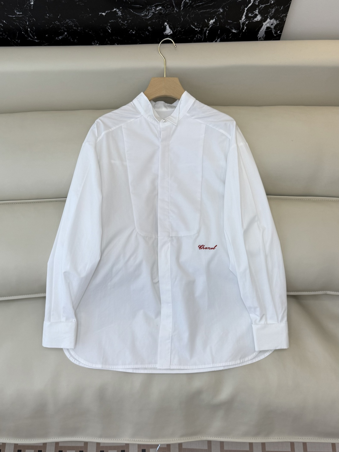 NO:658024,CY068# new shirt P chanel embroidered letters long cotton shirt white SML,,chanel,shirts,alexander wang19860909CY068#新款衬衫P chanel 绣字母 长款纯棉衬衫 白色 SML,,chanel,shirts,alexander wang,Women's clothing