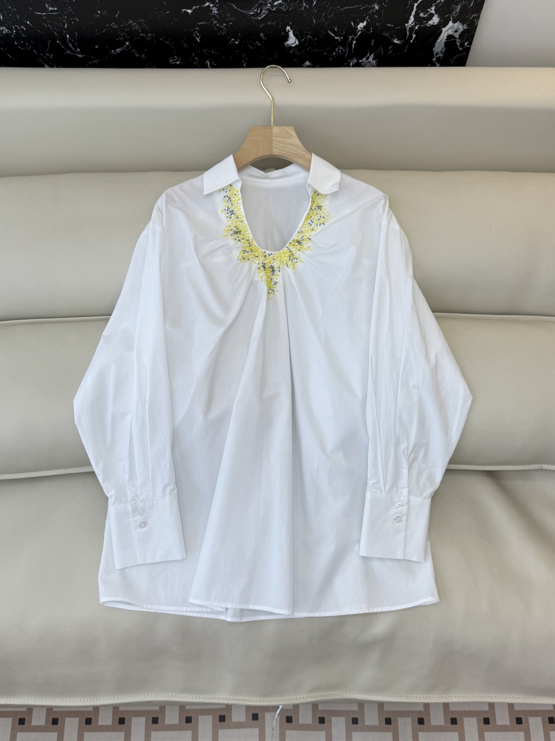 NO:658040,CY066# new shirt, deep V-neck, heavy embroidery beading, long-sleeved pure cotton, long shirt, white blue SML,,shirts,alexander wang19860909CY066#新款衬衫 深V领 重工绣花钉珠 长袖纯棉 长衬衫 白色 蓝色SML,,shirts,alexander wang,Women's clothing