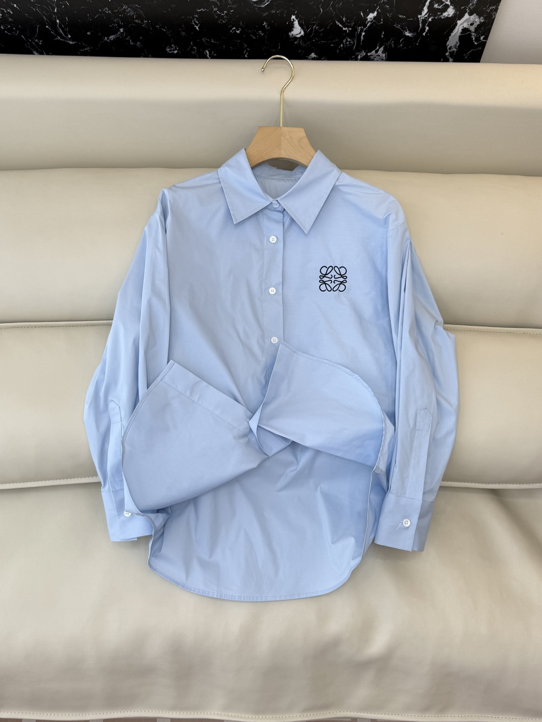 NO:658062,CY050# new shirt Loewe long-sleeved cotton basic shirt pink white blue SML,,loewe,shirts,alexander wang19860909CY050#新款衬衫 Loewe 长袖纯棉 基础款 衬衫 粉色 白色 蓝色 SML,,loewe,shirts,alexander wang,Women's clothing