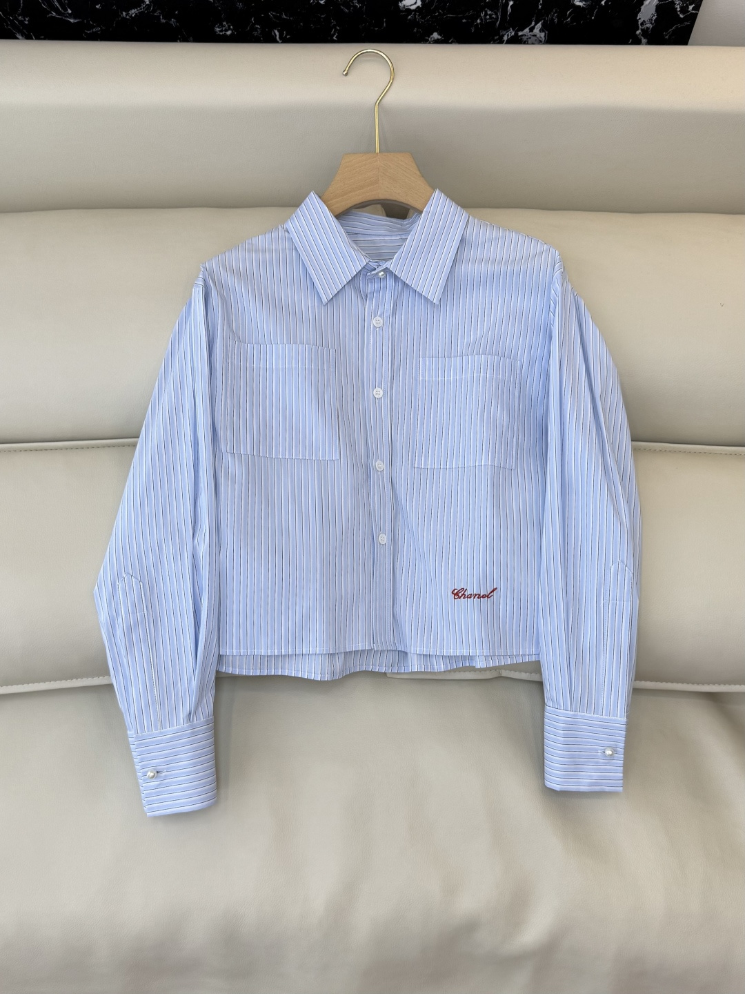 NO:658018,CY069# new shirt P chanel embroidered letters short cotton shirt blue stripes SML,,chanel,shirts,alexander wang19860909CY069#新款衬衫P chanel 绣字母 短款 纯棉衬衫 蓝条纹 SML,,chanel,shirts,alexander wang,Women's clothing