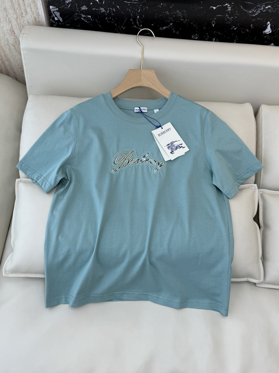 NO:657081,QG0134# New T-shirt P Bur printed letter logo short-sleeved T-shirt four colors SML,,burberry,T-shirt,tees,t-shirt,alexander wang19860909QG0134#新款T恤P Bur 印花字母logo 短袖T恤 四色 SML,,burberry,T-shirt,tees，t-shirt,alexander wang,Women's clothing