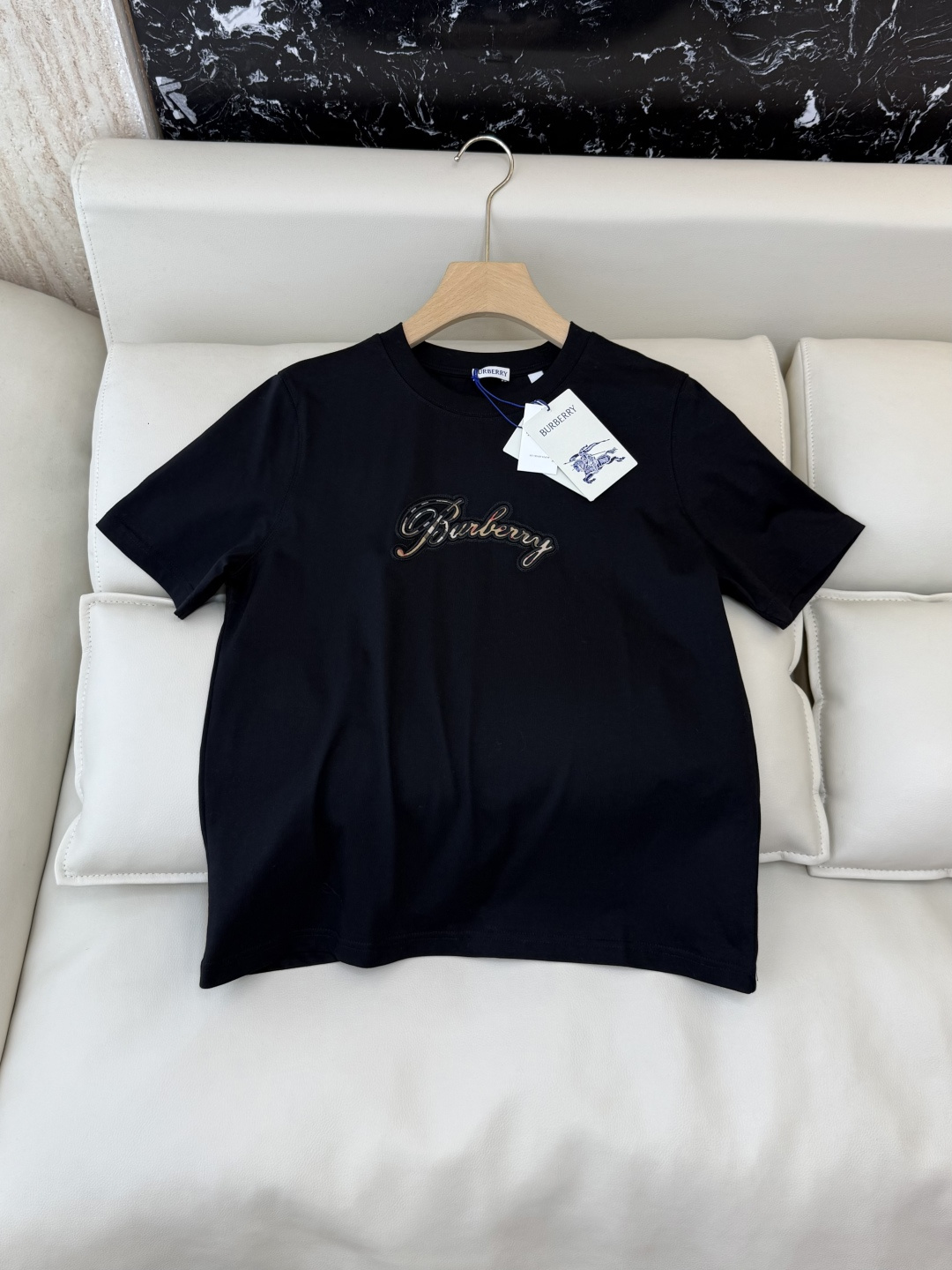 NO:657086,QG0134#New T-shirt Bur printed letter logo short-sleeved T-shirt four colors SML,,burberry,T-shirt,tees,t-shirt,alexander wang19860909QG0134#新款T恤 Bur 印花字母logo 短袖T恤 四色 SML,,burberry,T-shirt,tees，t-shirt,alexander wang,Women's clothing