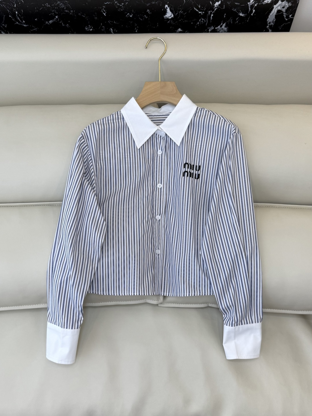 NO:658029,CY074# new shirt P miu home embroidered logo long cotton shirt blue stripe SML,,miumiu,shirts,alexander wang19860909CY074#新款衬衫P miu 家 绣花logo 长款纯棉衬衫 蓝条纹 SML,,miumiu,shirts,alexander wang,Women's clothing