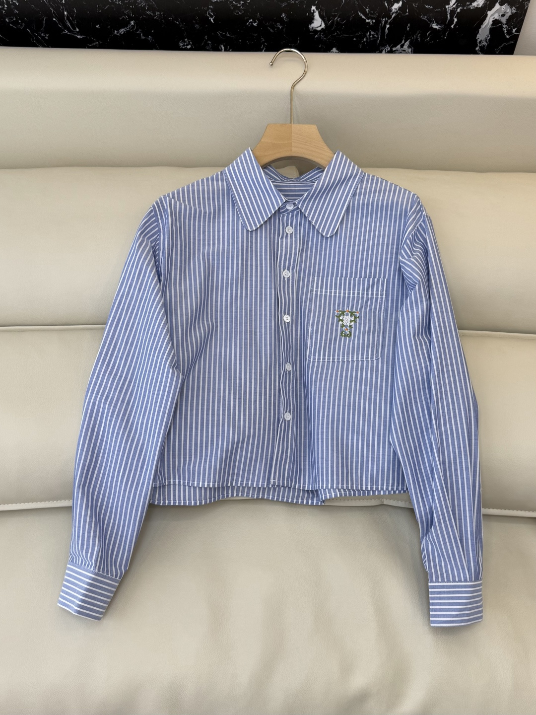 NO:658044,CY072# New shirt P Celine embroidered logo long cotton shirt blue stripe SML,,celine,shirts,alexander wang19860909CY072#新款衬衫P Celine 绣花logo 长款纯棉衬衫 蓝条纹 SML,,celine,shirts,alexander wang,Women's clothing