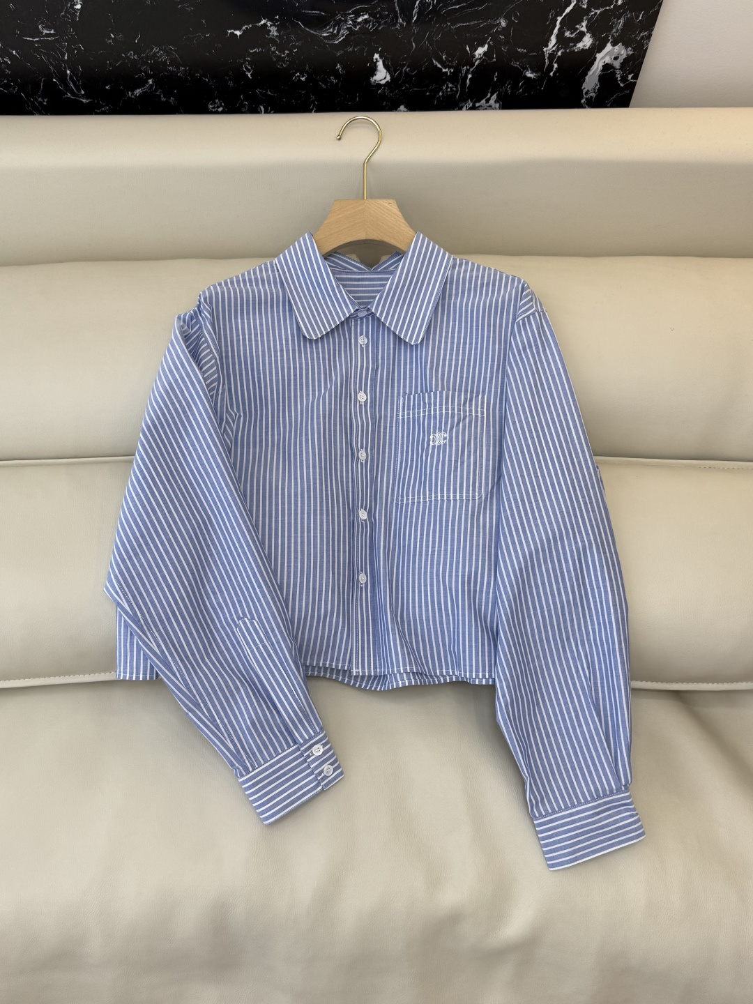 NO:658012,CY070# new shirt Celine embroidered logo long cotton shirt blue stripe SML,,celine,shirts,alexander wang19860909CY070#新款衬衫 Celine 绣logo 长款纯棉衬衫 蓝条纹 SML,,celine,shirts,alexander wang,Women's clothing