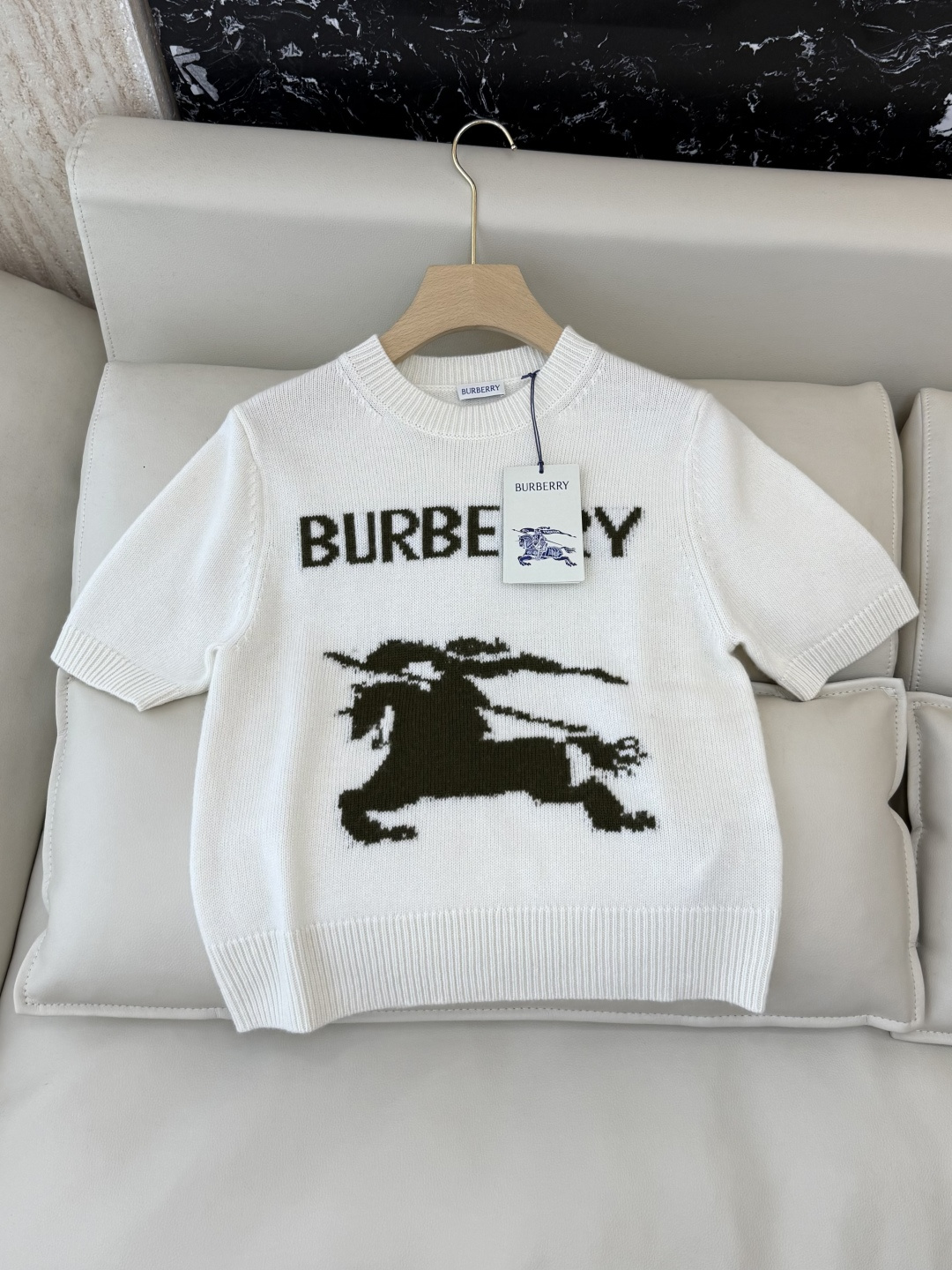 NO:657091,QG0133# New Sweater Bur Letter War Horse Logo Short Sleeve Sweater Blue White SML,,burberry,sweaters,T-shirt,alexander wang19860909QG0133#新款毛衣 Bur 字母战马logo 短袖 毛衣 蓝色 白色 SML,,burberry,sweaters,T-shirt,alexander wang,Women's clothing