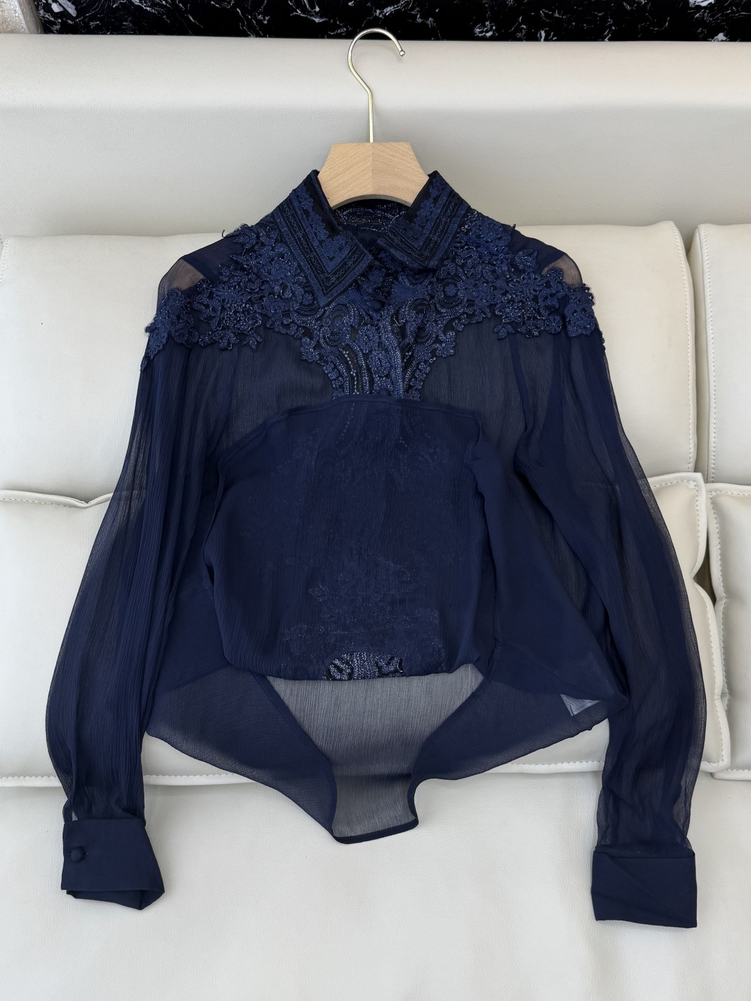 QD7641#新款衬衫💕ES 重工 顺宇丝 100% 真丝蕾丝绣花长袖衬衫 藏青色 白色 SMLXL