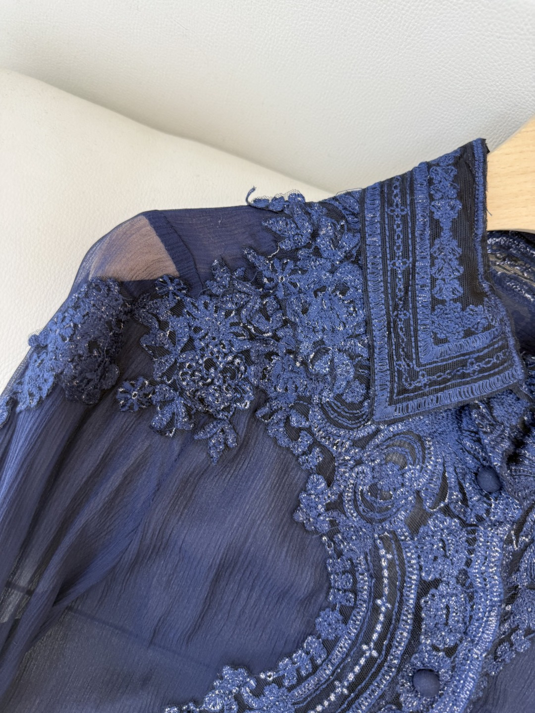 QD7641#新款衬衫💕ES 重工 顺宇丝 100% 真丝蕾丝绣花长袖衬衫 藏青色 白色 SMLXL