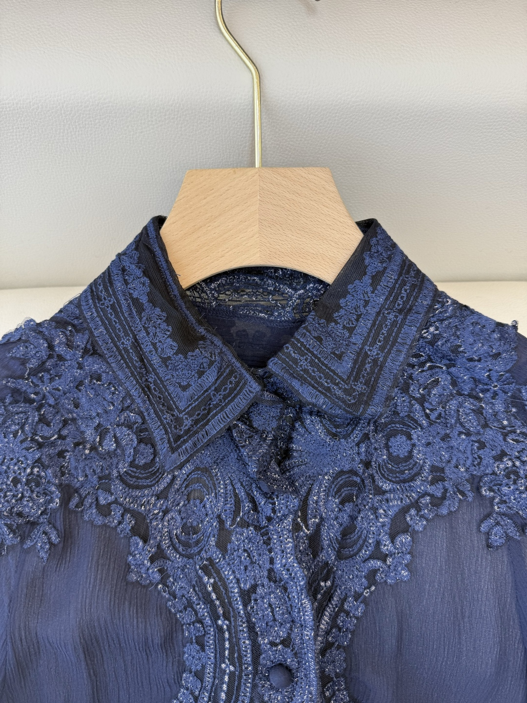 QD7641#新款衬衫💕ES 重工 顺宇丝 100% 真丝蕾丝绣花长袖衬衫 藏青色 白色 SMLXL