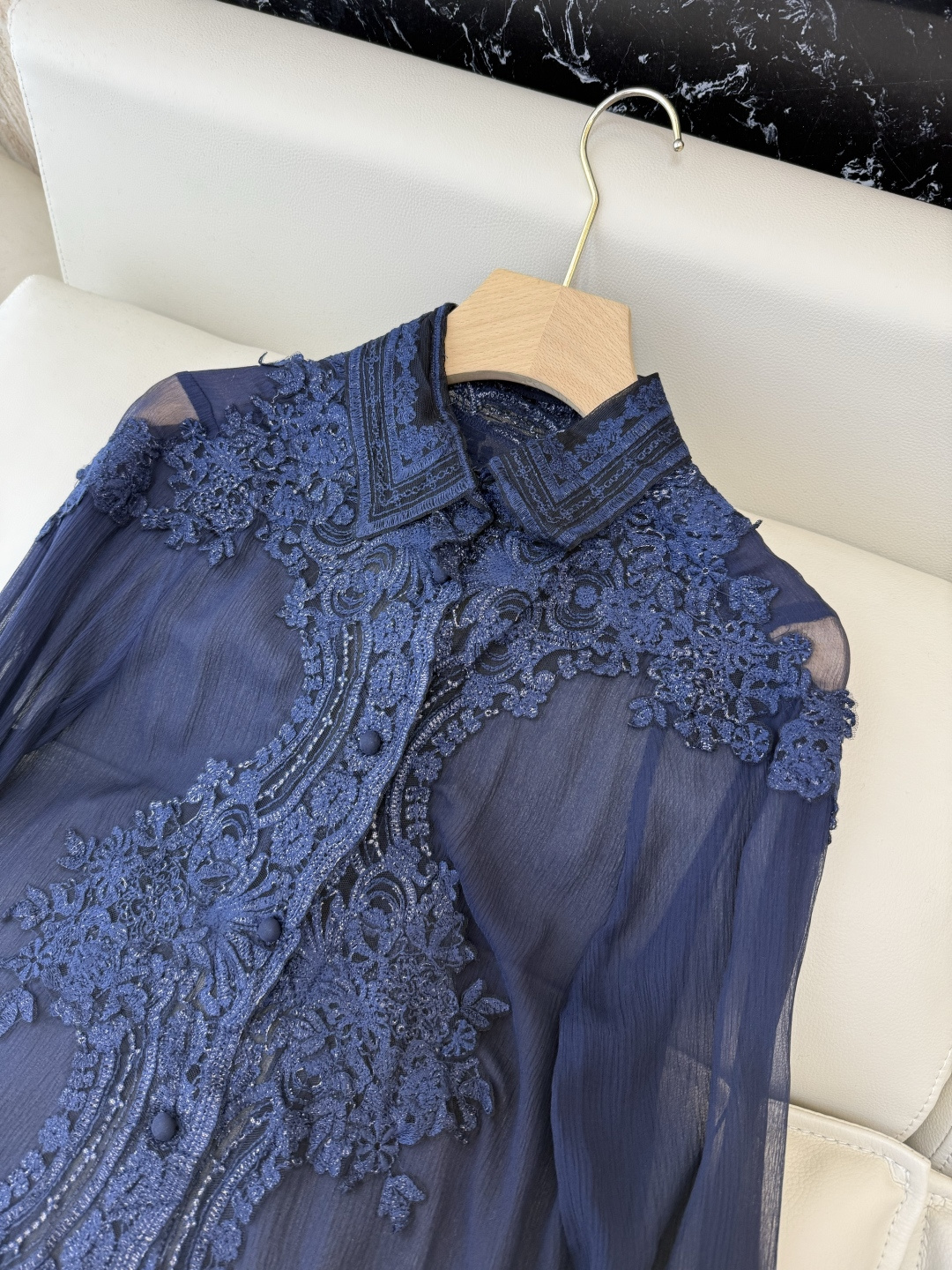 QD7641#新款衬衫💕ES 重工 顺宇丝 100% 真丝蕾丝绣花长袖衬衫 藏青色 白色 SMLXL