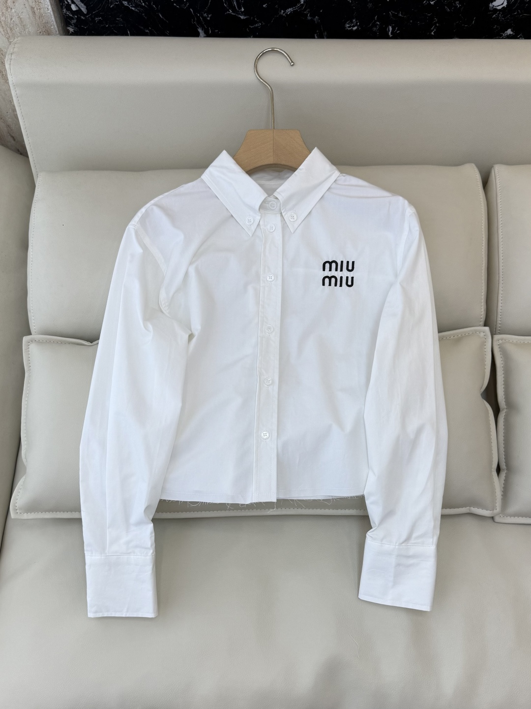 NO:665386,CY078# new shirt miu home letter embroidered long cotton shirt blue white SML,,miumiu,shirts, 19860909CY078#新款衬衫 miu 家 字母绣花 长款纯棉衬衫 蓝色 白色 SML,,miumiu,shirts, ,Women's clothing