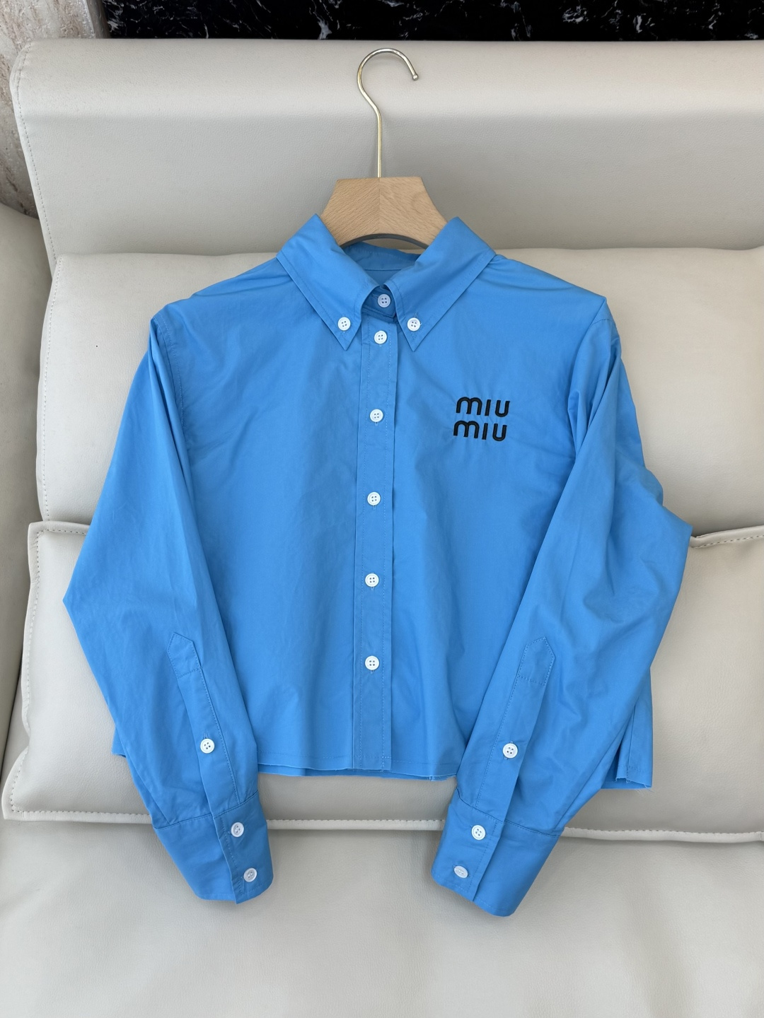 NO:665394,CY078# new shirt miu home letter embroidered long cotton shirt blue white SML,,miumiu,shirts, 19860909CY078#新款衬衫 miu 家 字母绣花 长款纯棉衬衫 蓝色 白色 SML,,miumiu,shirts, ,Women's clothing