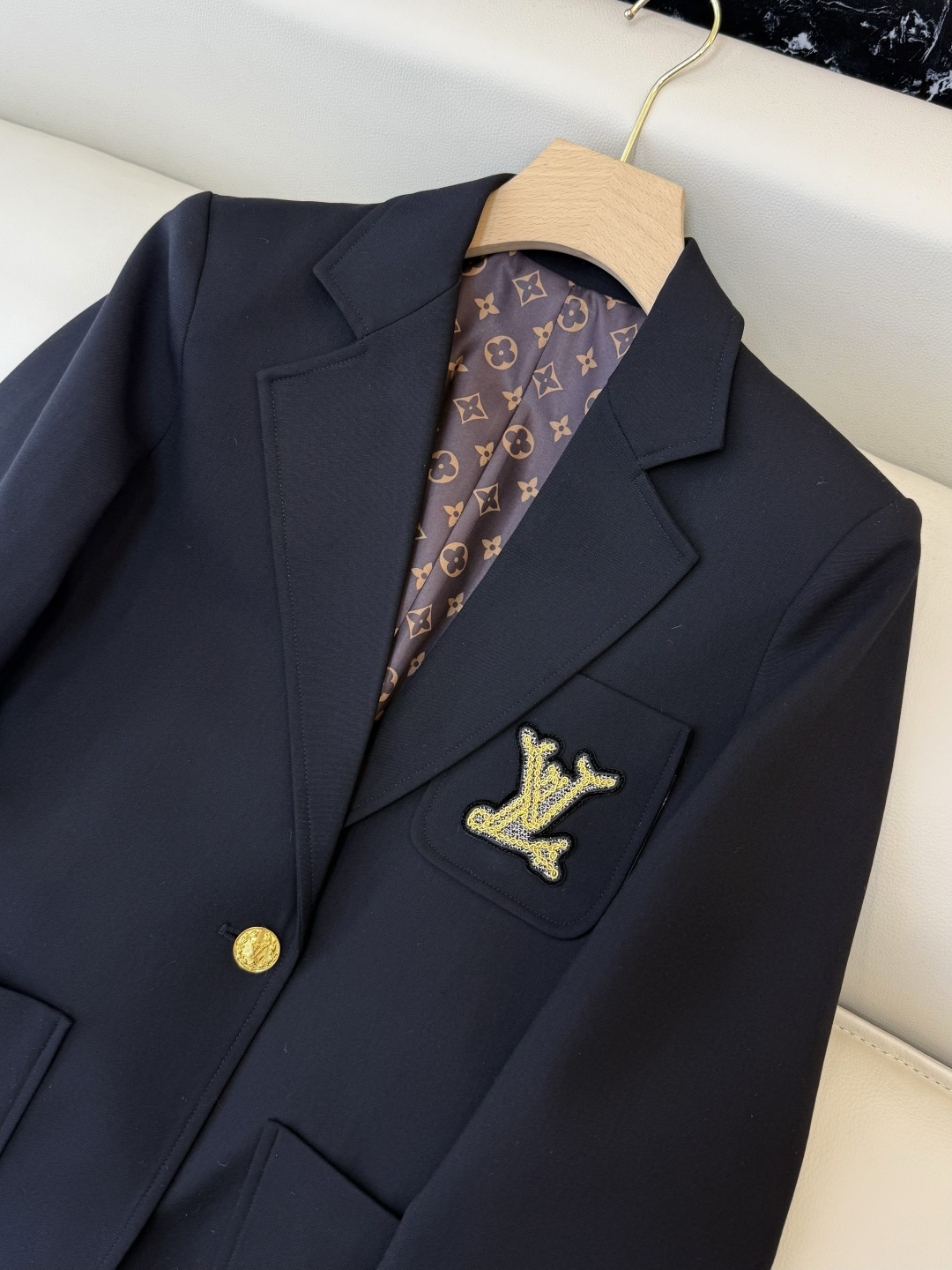 XZ0141#新款外套💕LV 50%羊毛 字母刺绣 长袖西装外套 黑色 蓝色 SMLXL