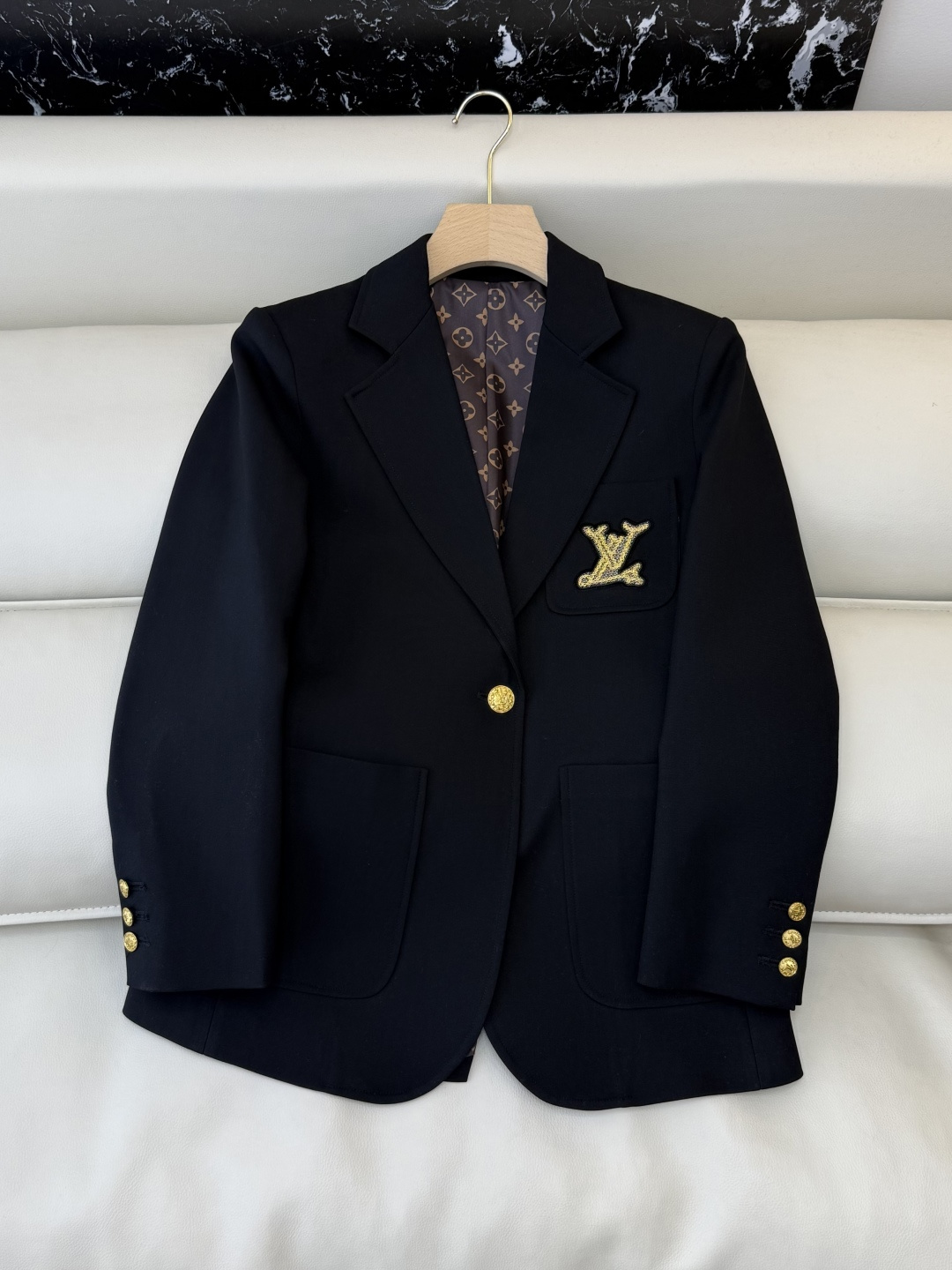 NO:665329,XZ0141# New coat LV 50 wool letter embroidery long sleeve suit jacket black blue SMLXL,,louis vuitton,jackets & coats,business suit, 19860909XZ0141#新款外套 LV 50羊毛 字母刺绣 长袖西装外套 黑色 蓝色 SMLXL,,louis vuitton,jackets & coats,business suit, ,Women's clothing