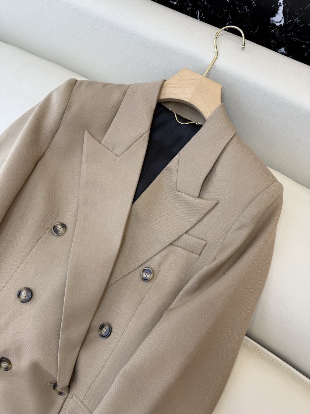 XZ089#新款外套💕YSL 超级大爆款 牛角扣长袖西装外套 黑色 卡其色 SMLXL