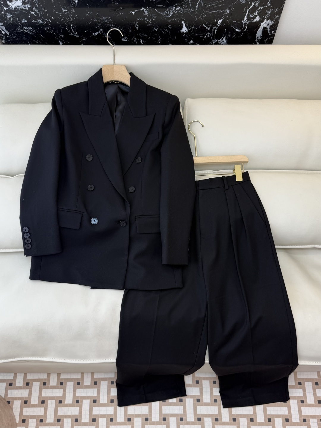 NO:665298,XZ091#New suit YSL double-breasted suit jacket and trouser suit black SMLXL,,saint laurent,jackets & coats,business suit, 19860909XZ091#新款套装 YSL 双排扣西装外套长裤套装 黑色 SMLXL,,saint laurent,jackets & coats,business suit, ,Women's clothing
