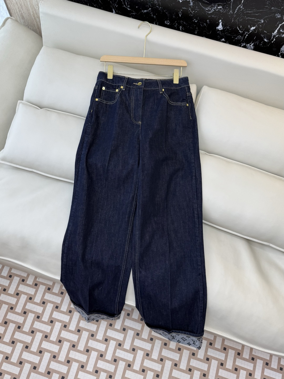 NO:667591,MA010# New Jeans LV Presbyopia Logo Print Washed Denim Cotton Jeans Blue 25-30, Louis Vuitton, Jeans, Alexander Wang19860909MA010#新款牛仔裤 LV 老花logo印花 水洗牛仔棉牛仔裤 蓝色 25-30,,louis vuitton,jeans, ,Women's clothing