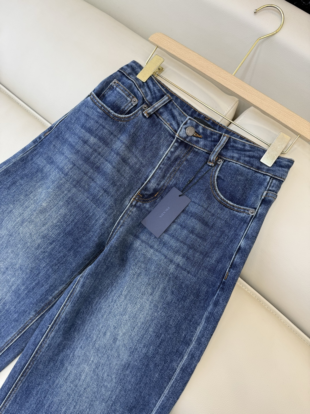 新款牛仔裤💕PRADA 三角标 水洗 牛仔长裤 蓝色 SMLXL