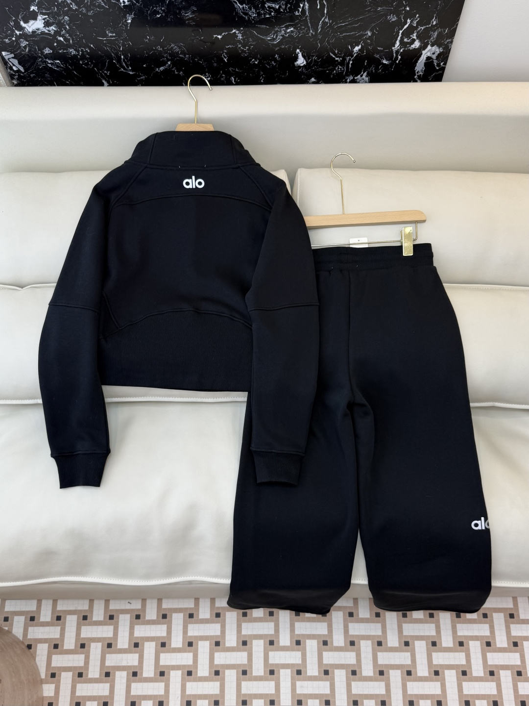 新款套装💕Alo 加绒卫衣➕长裤套装 黑色 灰色 米色 粉色 SMLXL