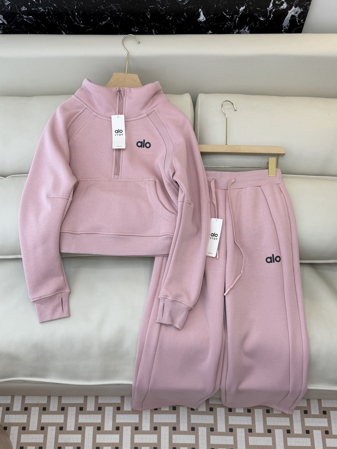 新款套装💕Alo 加绒卫衣➕长裤套装 黑色 灰色 米色 粉色 SMLXL
