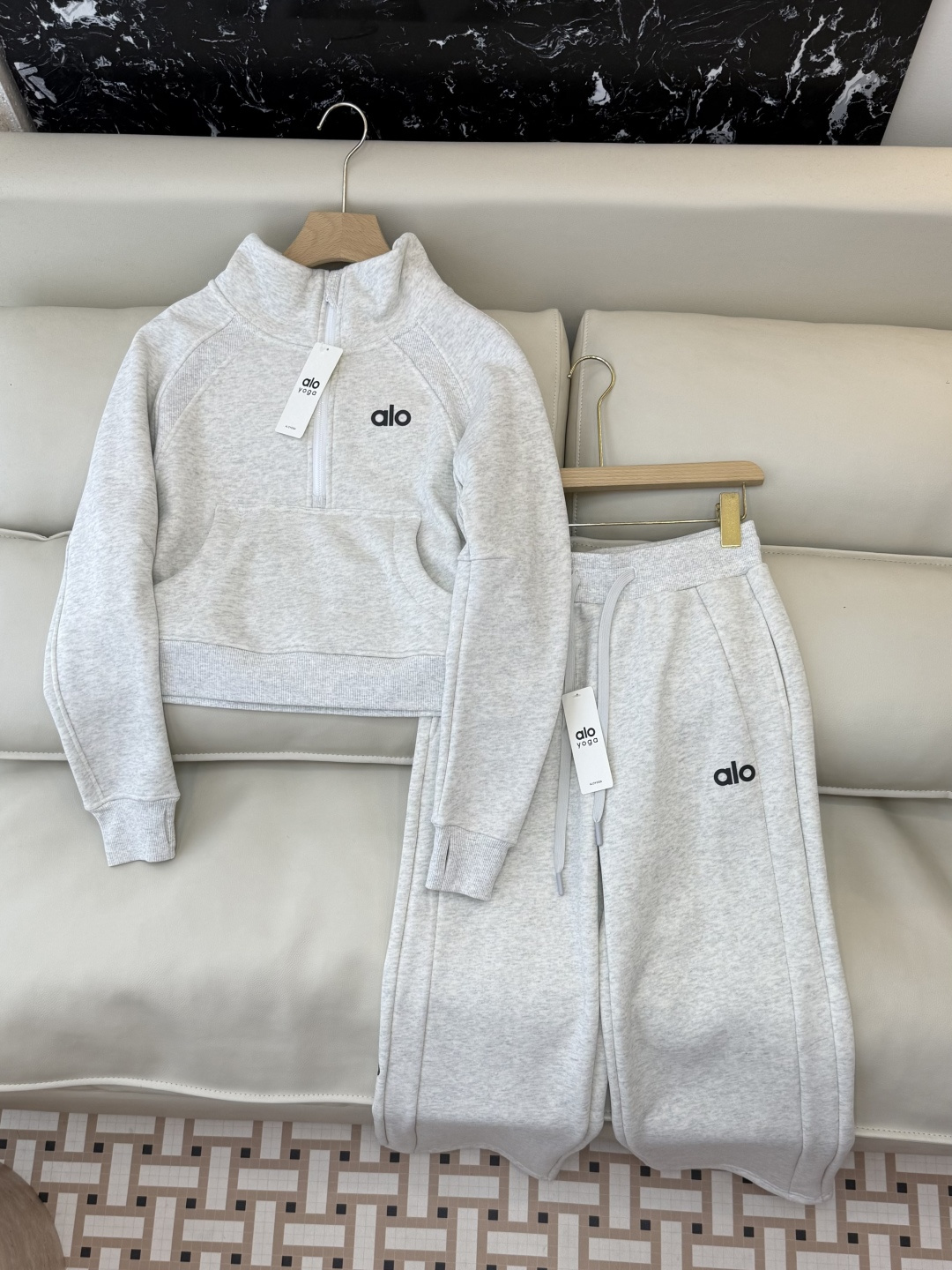 新款套装💕Alo 加绒卫衣➕长裤套装 黑色 灰色 米色 粉色 SMLXL
