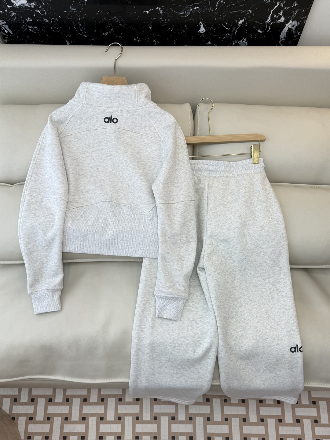新款套装💕Alo 加绒卫衣➕长裤套装 黑色 灰色 米色 粉色 SMLXL